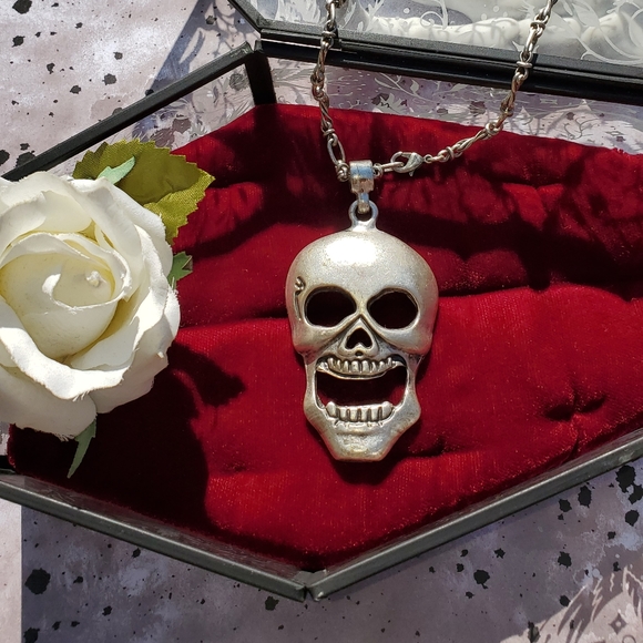 🔥"Screaming for Vengeance" Pendant🔥 - Picture 1 of 3